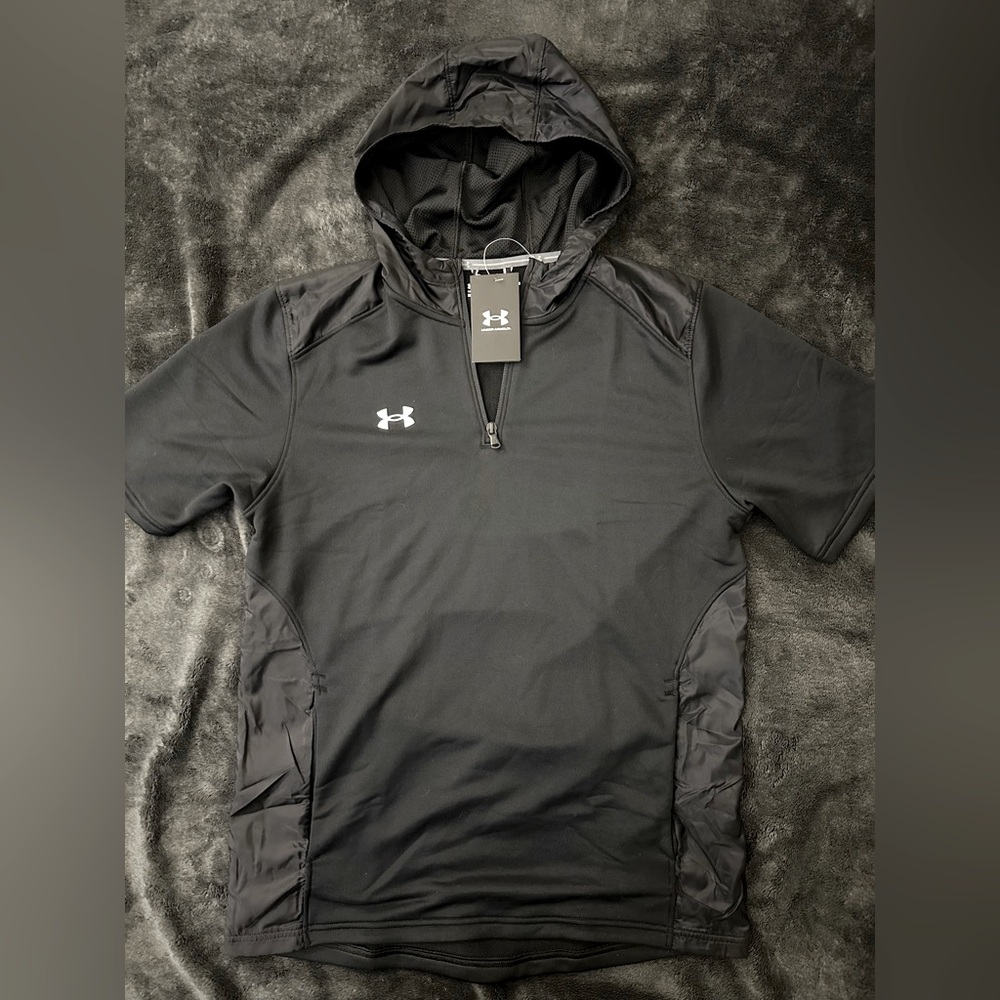 NEW Men’s Under Armour Black Command Short Sleeve Hoodie Shirt Medium 1360690
